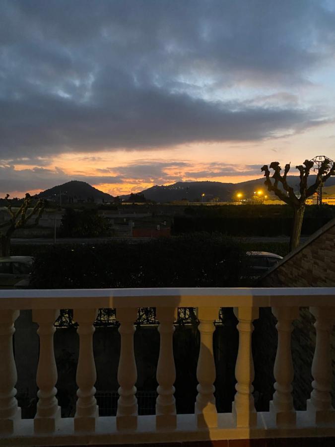 Comfortable Guest Room With Balcony Beniarjo 外观 照片